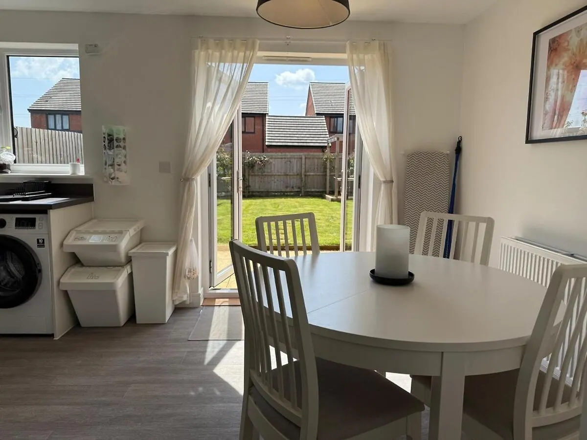 Modern 3 Bedroom Home In Exeter 0*,  United Kingdom